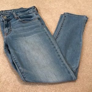 LIKE NEW SZ 10 SHORT AMERICAN EAGLE JEANS